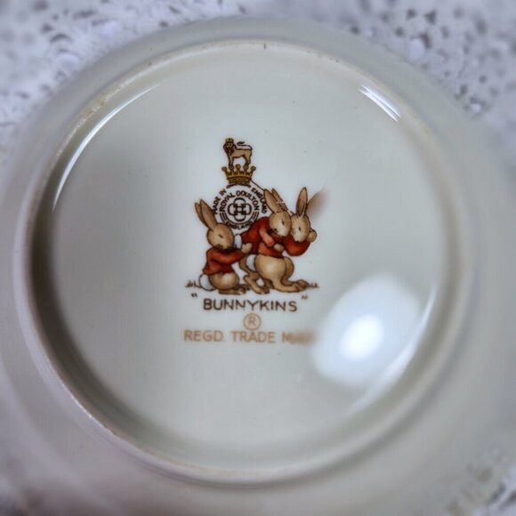 Royal Doulton Bunnykins 6" Bone China Cereal Soup Fruit Bowl "Dressing Up" - Picture 6 of 8